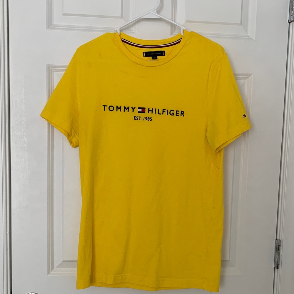 Tommy Hilfiger Men's Bright Yellow Tee size Large